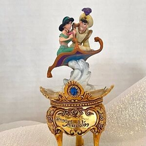 Lmited Edition Franklin Mint Disney ALADDIN Gold Tone
Footed figurine